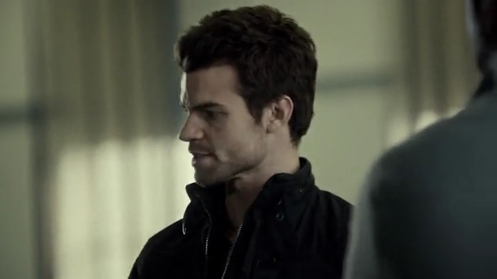 VampireDiariesWorld-dot-org_SavingHope2x03-0150.jpg