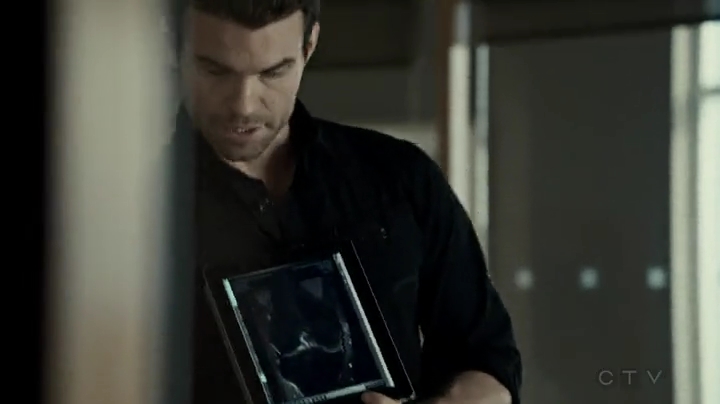 VampireDiariesWorld-dot-org_SavingHope2x03-0450.jpg