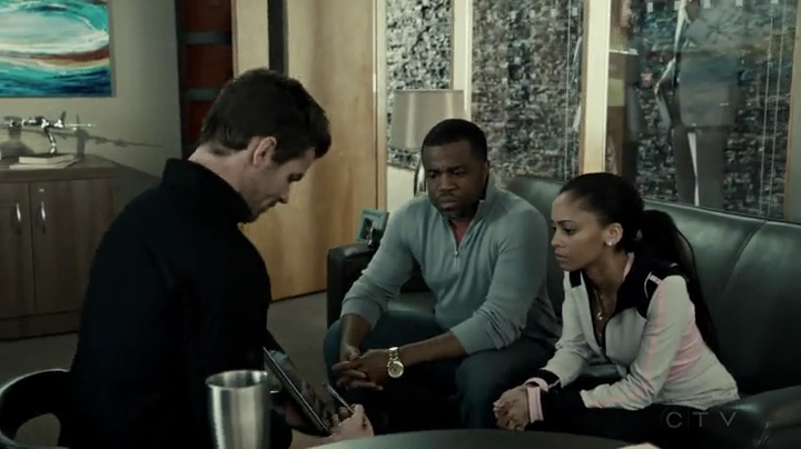 VampireDiariesWorld-dot-org_SavingHope2x03-0456.jpg