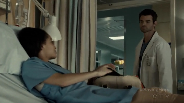 VampireDiariesWorld-dot-org_SavingHope2x03-2218.jpg