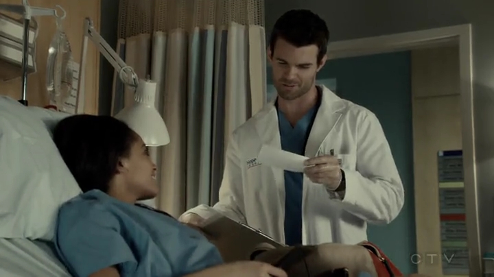 VampireDiariesWorld-dot-org_SavingHope2x03-2238.jpg