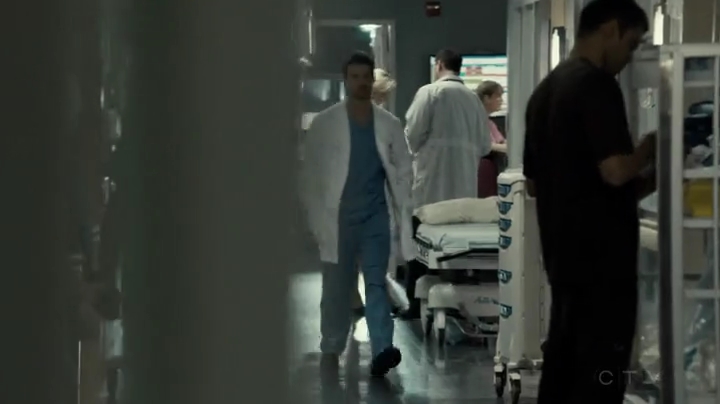VampireDiariesWorld-dot-org_SavingHope2x03-2278.jpg