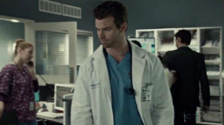 VampireDiariesWorld-dot-org_SavingHope2x04-0538.jpg