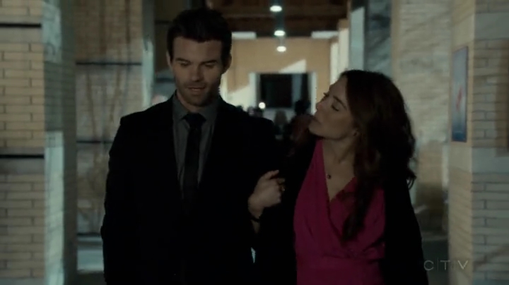 VampireDiariesWorld-dot-org_SavingHope2x04-2360.jpg