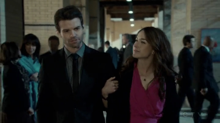 VampireDiariesWorld-dot-org_SavingHope2x04-2364.jpg