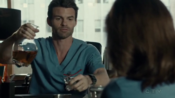 VampireDiariesWorld-dot-org_SavingHope2x05-1996.jpg
