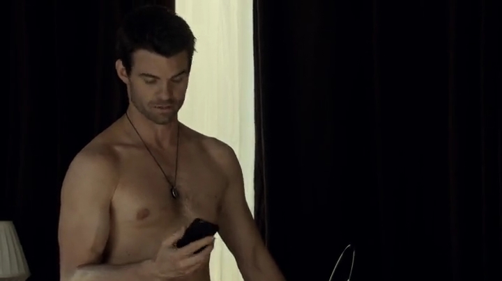 VampireDiariesWorld-dot-org_SavingHope2x06-0198.jpg