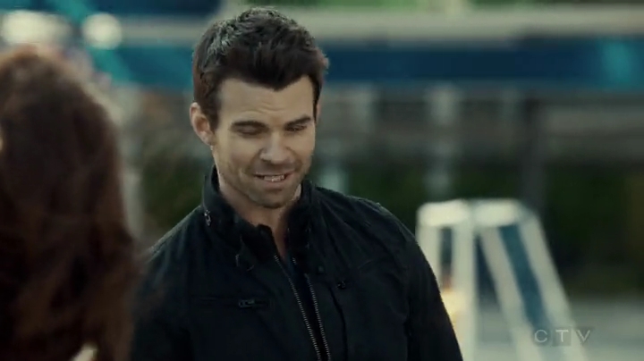 VampireDiariesWorld-dot-org_SavingHope2x06-2369.jpg