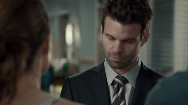 VampireDiariesWorld-dot-org_SavingHope2x07-0207.jpg