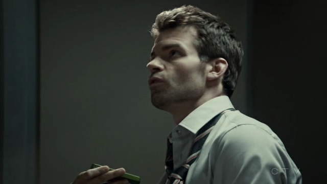 VampireDiariesWorld-dot-org_SavingHope2x07-1220.jpg