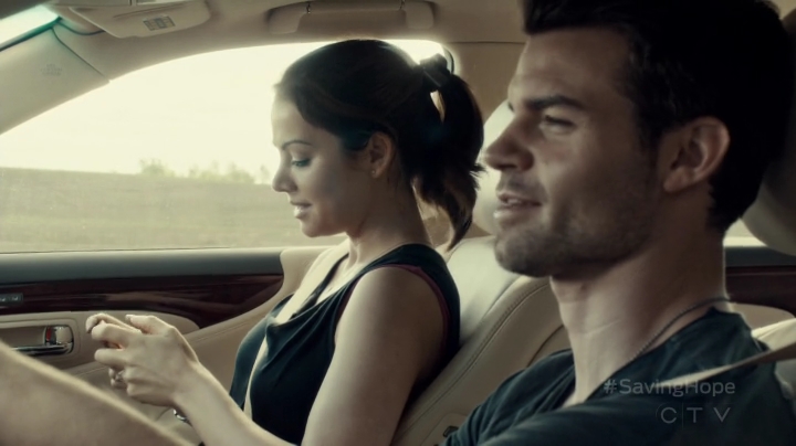 VampireDiariesWorld-dot-org_SavingHope2x08-0029.jpg