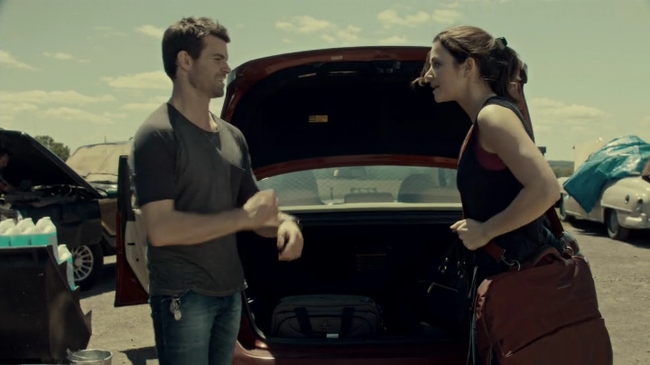 VampireDiariesWorld-dot-org_SavingHope2x08-0207.jpg