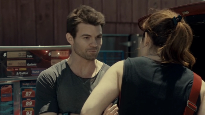 VampireDiariesWorld-dot-org_SavingHope2x08-0210.jpg