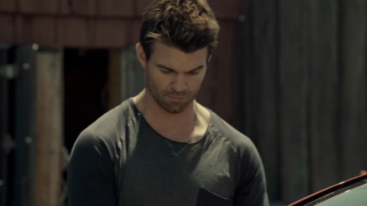 VampireDiariesWorld-dot-org_SavingHope2x08-0318.jpg