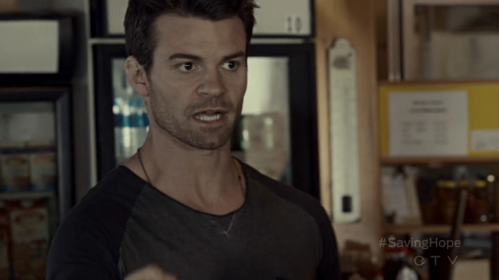VampireDiariesWorld-dot-org_SavingHope2x08-0383.jpg