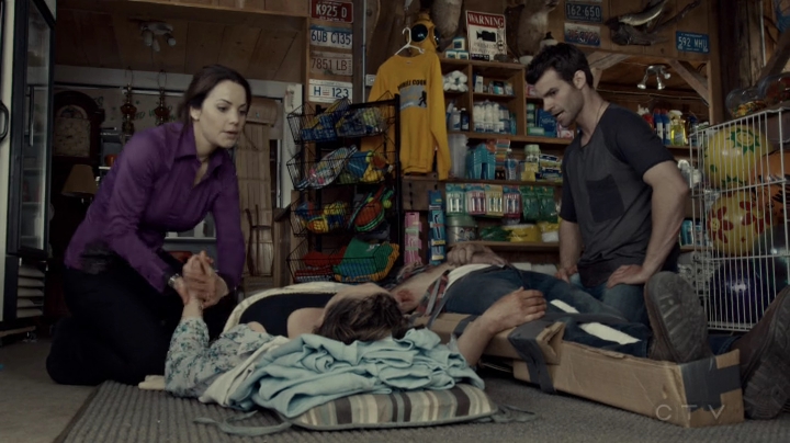 VampireDiariesWorld-dot-org_SavingHope2x08-1256.jpg