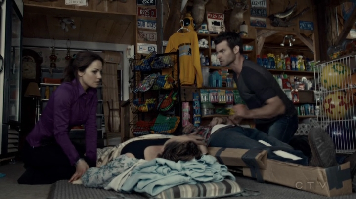 VampireDiariesWorld-dot-org_SavingHope2x08-1424.jpg