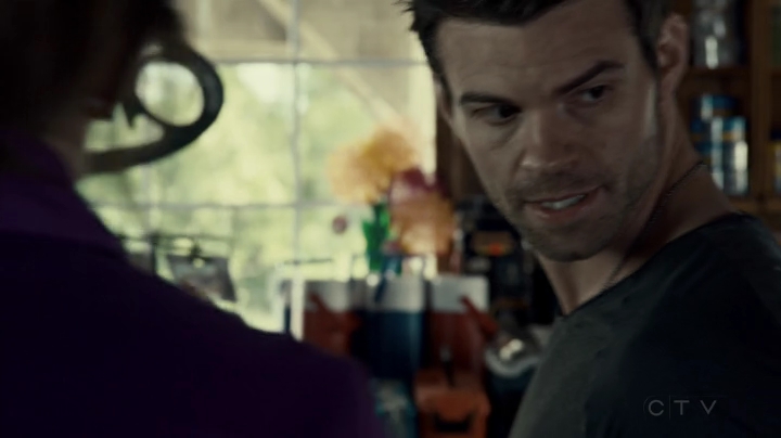 VampireDiariesWorld-dot-org_SavingHope2x08-1429.jpg