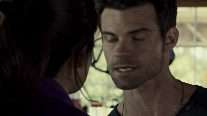 VampireDiariesWorld-dot-org_SavingHope2x08-1457.jpg