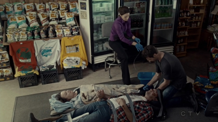 VampireDiariesWorld-dot-org_SavingHope2x08-1750.jpg