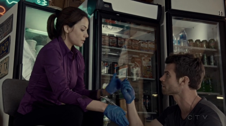 VampireDiariesWorld-dot-org_SavingHope2x08-1765.jpg
