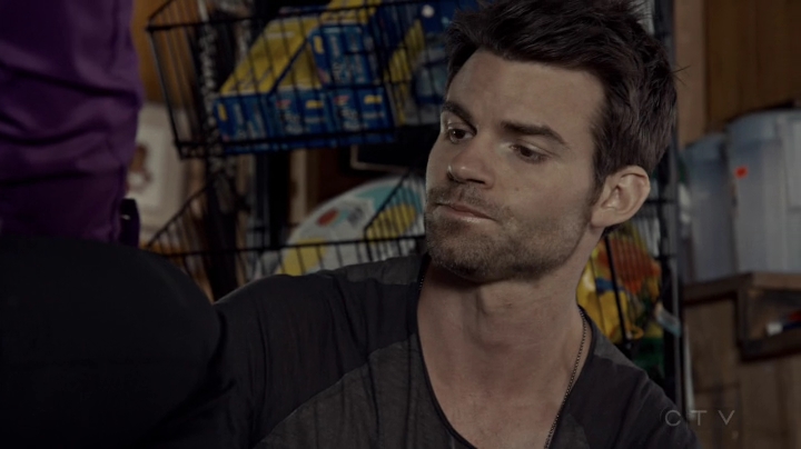 VampireDiariesWorld-dot-org_SavingHope2x08-1794.jpg