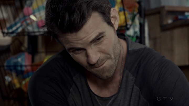 VampireDiariesWorld-dot-org_SavingHope2x08-1814.jpg