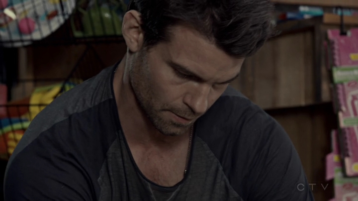VampireDiariesWorld-dot-org_SavingHope2x08-1823.jpg