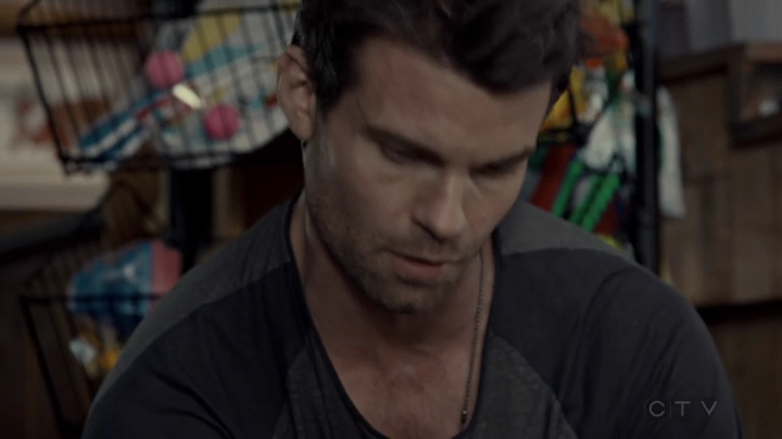 VampireDiariesWorld-dot-org_SavingHope2x08-1825.jpg