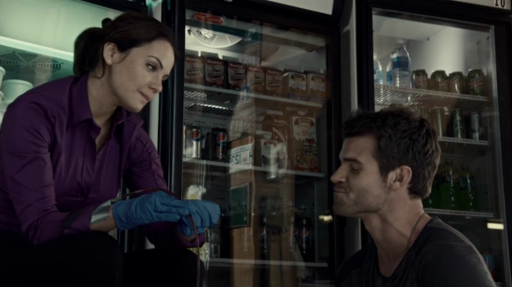 VampireDiariesWorld-dot-org_SavingHope2x08-1854.jpg