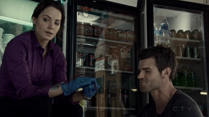 VampireDiariesWorld-dot-org_SavingHope2x08-1855.jpg