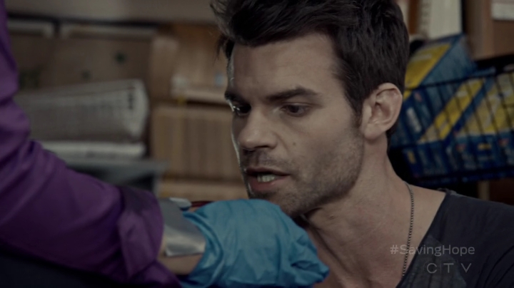 VampireDiariesWorld-dot-org_SavingHope2x08-1870.jpg