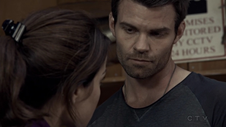 VampireDiariesWorld-dot-org_SavingHope2x08-2054.jpg