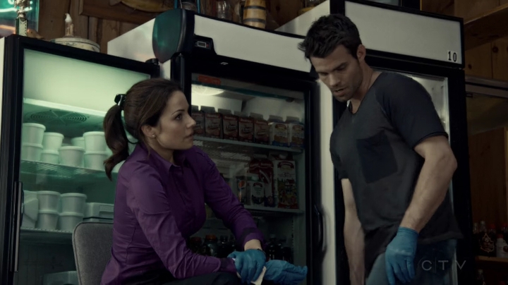 VampireDiariesWorld-dot-org_SavingHope2x08-2056.jpg