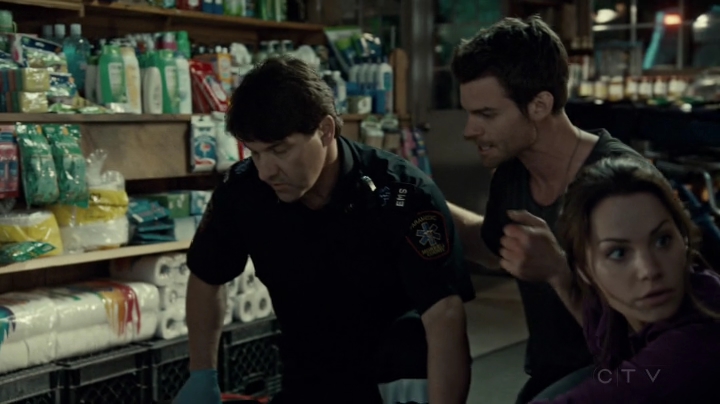VampireDiariesWorld-dot-org_SavingHope2x08-2282.jpg