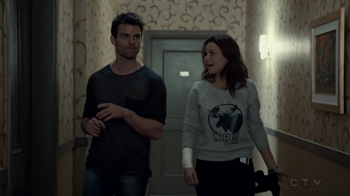 VampireDiariesWorld-dot-org_SavingHope2x08-2363.jpg