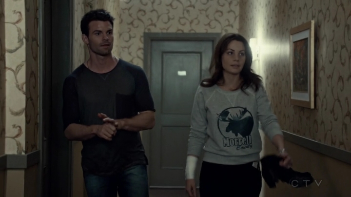 VampireDiariesWorld-dot-org_SavingHope2x08-2364.jpg
