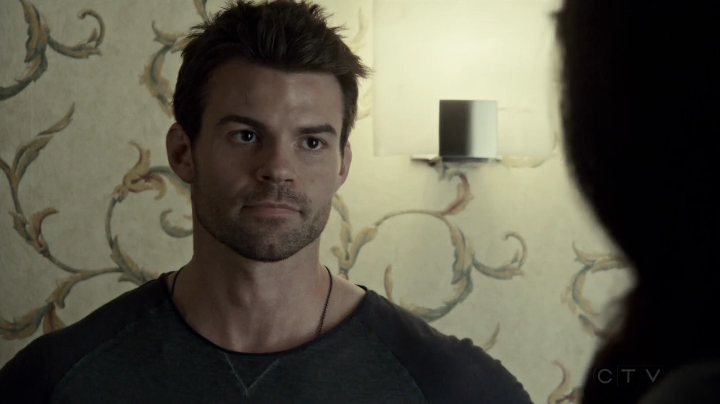 VampireDiariesWorld-dot-org_SavingHope2x08-2373.jpg