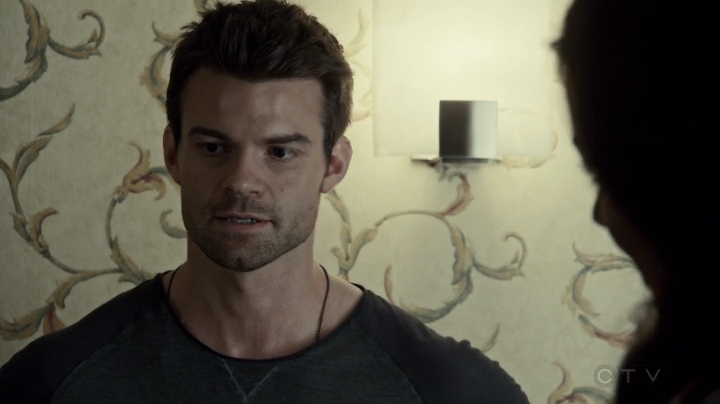 VampireDiariesWorld-dot-org_SavingHope2x08-2375.jpg