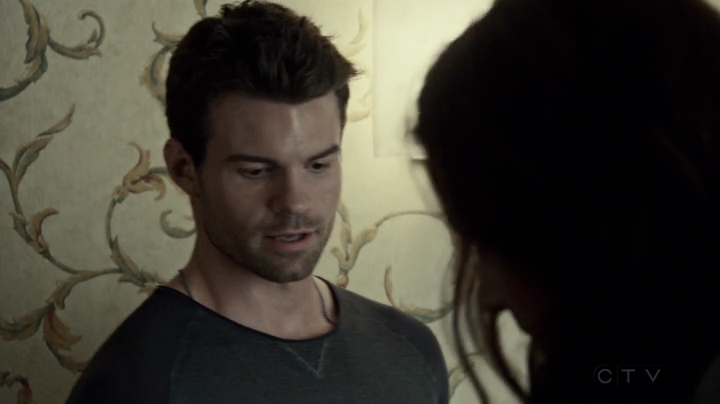 VampireDiariesWorld-dot-org_SavingHope2x08-2378.jpg