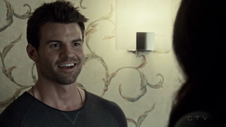 VampireDiariesWorld-dot-org_SavingHope2x08-2381.jpg