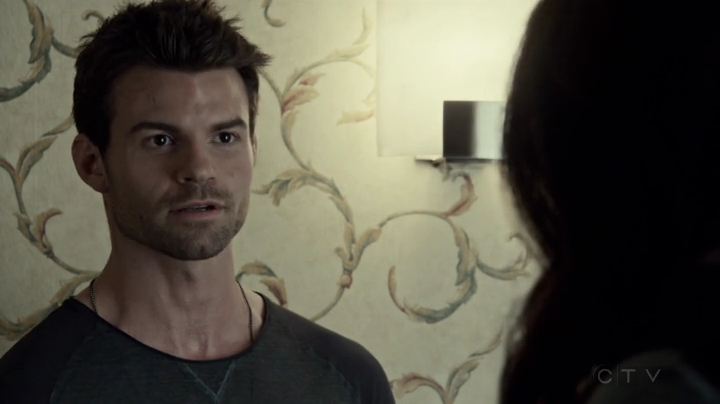 VampireDiariesWorld-dot-org_SavingHope2x08-2390.jpg