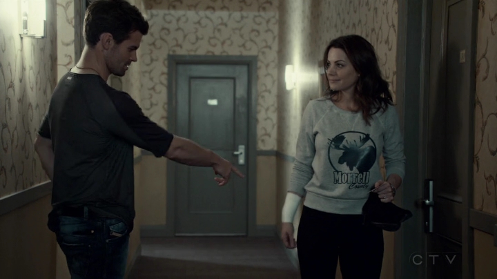 VampireDiariesWorld-dot-org_SavingHope2x08-2393.jpg