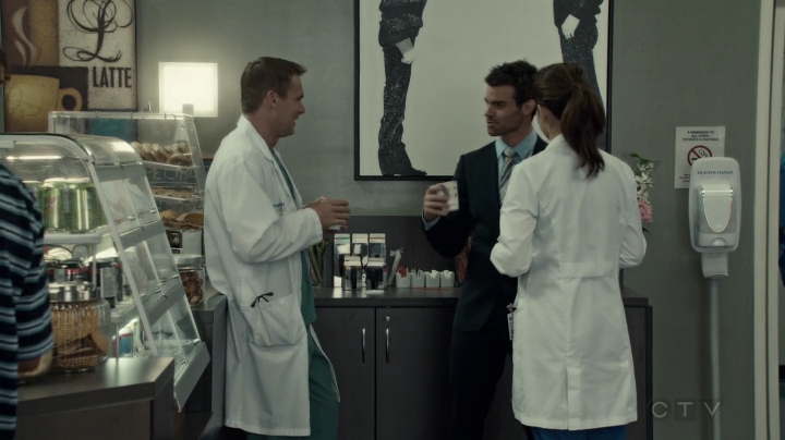 VampireDiariesWorld-dot-org_SavingHope2x09-0049.jpg