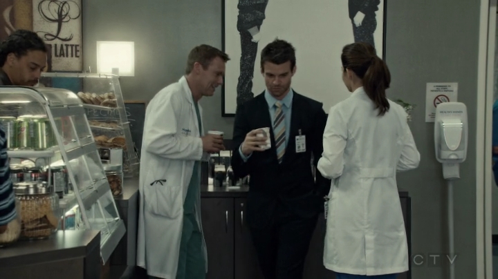 VampireDiariesWorld-dot-org_SavingHope2x09-0050.jpg