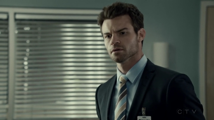 VampireDiariesWorld-dot-org_SavingHope2x09-0711.jpg