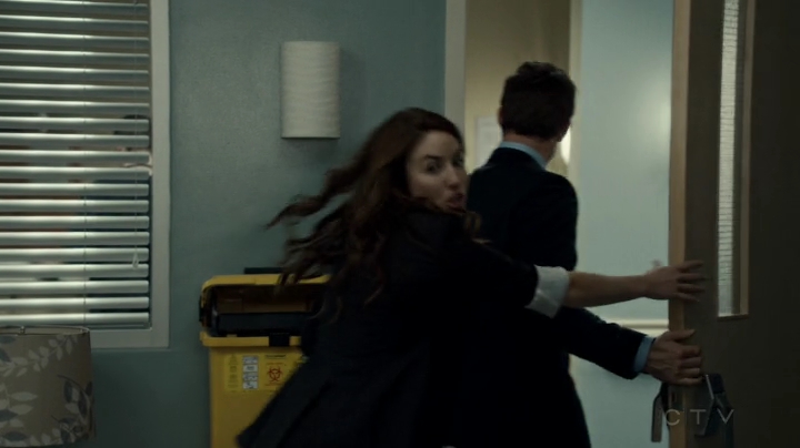 VampireDiariesWorld-dot-org_SavingHope2x09-0743.jpg