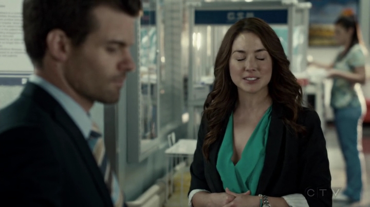 VampireDiariesWorld-dot-org_SavingHope2x09-0827.jpg