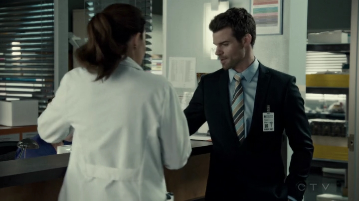 VampireDiariesWorld-dot-org_SavingHope2x09-0834.jpg