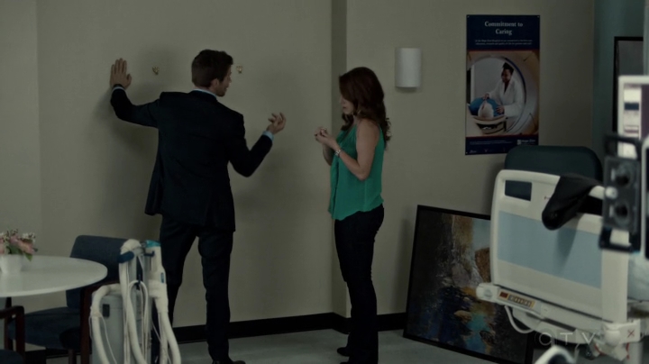 VampireDiariesWorld-dot-org_SavingHope2x09-1169.jpg